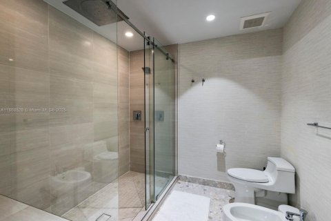 House in Coral Gables, Florida 4 bedrooms, 430.88 sq.m. № 1924969 - photo 29