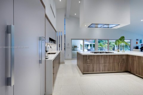 House in Coral Gables, Florida 4 bedrooms, 430.88 sq.m. № 1924969 - photo 13