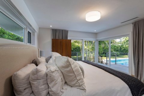 House in Coral Gables, Florida 4 bedrooms, 430.88 sq.m. № 1924969 - photo 25