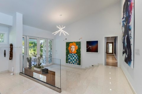 House in Coral Gables, Florida 4 bedrooms, 430.88 sq.m. № 1924969 - photo 6