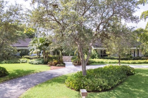 House in Coral Gables, Florida 4 bedrooms, 430.88 sq.m. № 1924969 - photo 2
