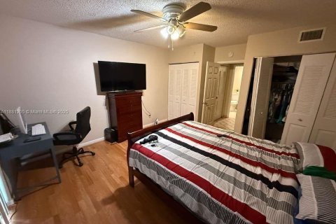 Condo in Hollywood, Florida, 1 bedroom  № 1977632 - photo 14