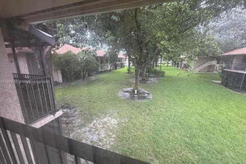 Condo in Hollywood, Florida, 1 bedroom  № 1977632 - photo 21