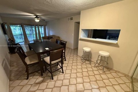 Condo in Hollywood, Florida, 1 bedroom  № 1977632 - photo 6