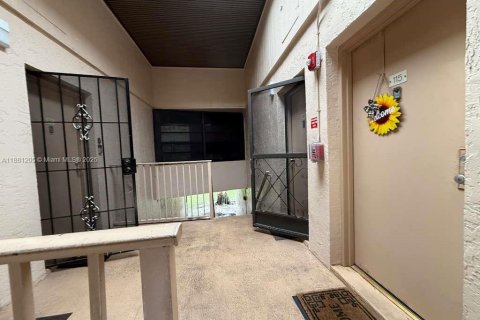 Condo in Hollywood, Florida, 1 bedroom  № 1977632 - photo 23