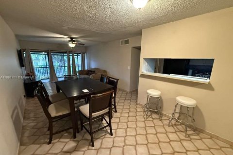 Condo in Hollywood, Florida, 1 bedroom  № 1977632 - photo 5