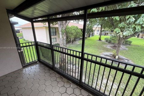 Condo in Hollywood, Florida, 1 bedroom  № 1977632 - photo 19