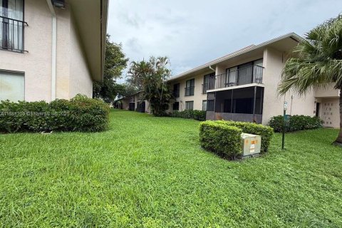 Condo in Hollywood, Florida, 1 bedroom  № 1977632 - photo 26