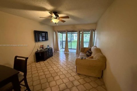 Condo in Hollywood, Florida, 1 bedroom  № 1977632 - photo 7