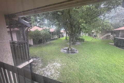 Condo in Hollywood, Florida, 1 bedroom  № 1977632 - photo 20