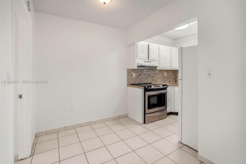 Condominio en alquiler en North Miami, Florida, 1 dormitorio, 52.4 m2 № 2057580 - foto 8
