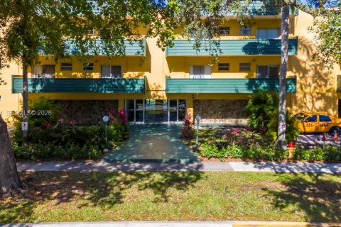Condominio en alquiler en North Miami, Florida, 1 dormitorio, 52.4 m2 № 2057580 - foto 12