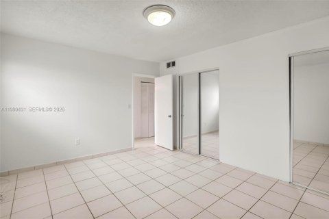 Condominio en alquiler en North Miami, Florida, 1 dormitorio, 52.4 m2 № 2057580 - foto 9