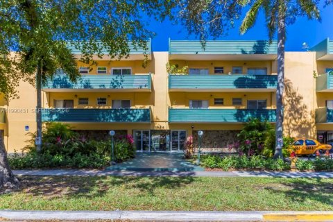 Condominio en North Miami, Florida, 1 dormitorio  № 2057580