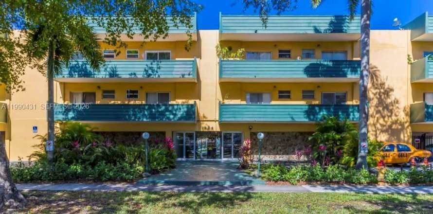 Condominio en North Miami, Florida, 1 dormitorio  № 2057580