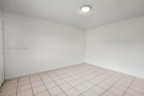 Condominio en alquiler en North Miami, Florida, 1 dormitorio, 52.4 m2 № 2057580 - foto 4