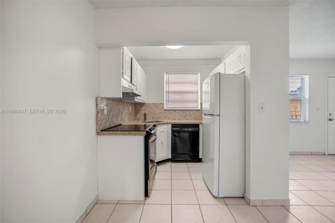 Condominio en alquiler en North Miami, Florida, 1 dormitorio, 52.4 m2 № 2057580 - foto 7