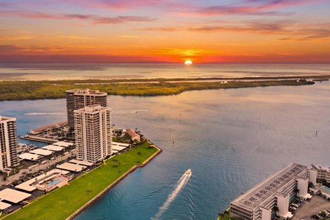 Condo in North Palm Beach, Florida, 3 bedrooms № 2147118