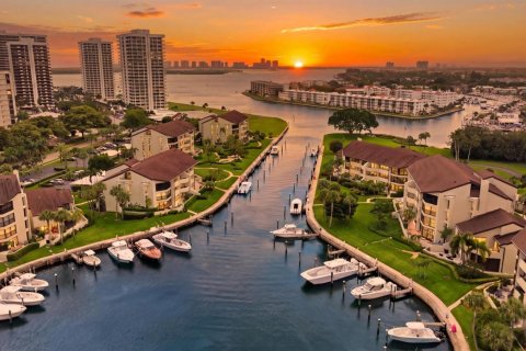 Condo in North Palm Beach, Florida, 3 bedrooms  № 2147118 - photo 2