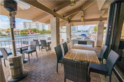 Condominio en venta en Hallandale Beach, Florida, 1 dormitorio, 80.82 m2 № 2048572 - foto 26