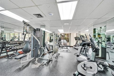 Condominio en venta en Hallandale Beach, Florida, 1 dormitorio, 80.82 m2 № 2048572 - foto 24