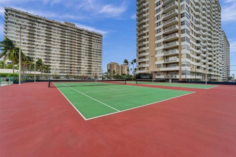 Condominio en venta en Hallandale Beach, Florida, 1 dormitorio, 80.82 m2 № 2048572 - foto 21