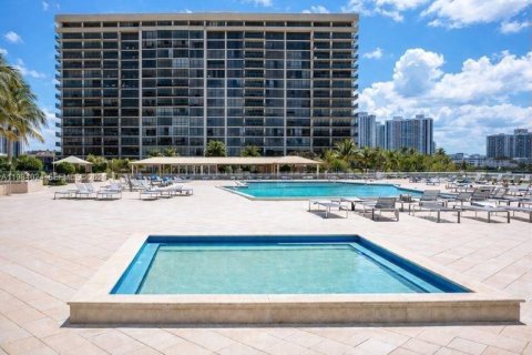 Condominio en venta en Hallandale Beach, Florida, 1 dormitorio, 80.82 m2 № 2048572 - foto 19