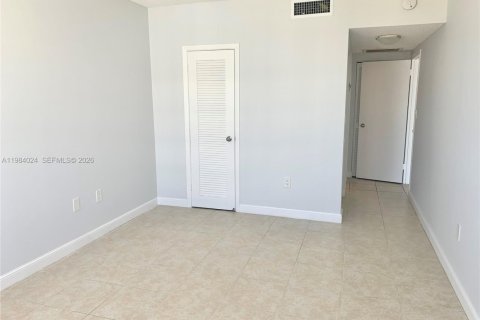 Condominio en venta en Hallandale Beach, Florida, 1 dormitorio, 80.82 m2 № 2048572 - foto 13