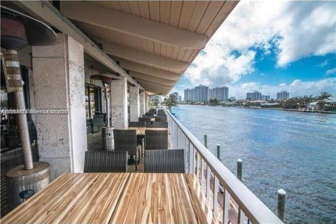 Condominio en venta en Hallandale Beach, Florida, 1 dormitorio, 80.82 m2 № 2048572 - foto 27