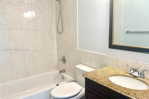 Condominio en venta en Hallandale Beach, Florida, 1 dormitorio, 80.82 m2 № 2048572 - foto 14