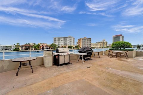 Condominio en venta en Hallandale Beach, Florida, 1 dormitorio, 80.82 m2 № 2048572 - foto 28