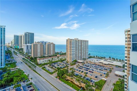 Condominio en venta en Hallandale Beach, Florida, 1 dormitorio, 80.82 m2 № 2048572 - foto 3