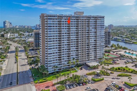 Condominio en Hallandale Beach, Florida, 1 dormitorio  № 2048572