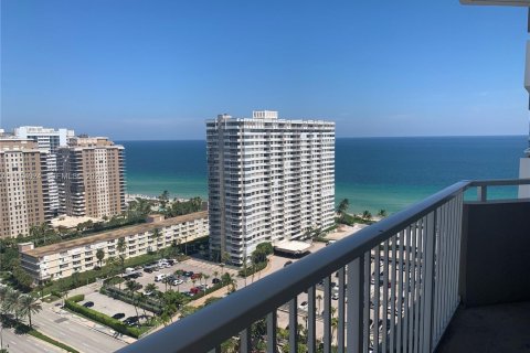 Condominio en venta en Hallandale Beach, Florida, 1 dormitorio, 80.82 m2 № 2048572 - foto 2