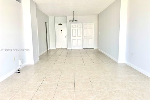 Condominio en venta en Hallandale Beach, Florida, 1 dormitorio, 80.82 m2 № 2048572 - foto 9