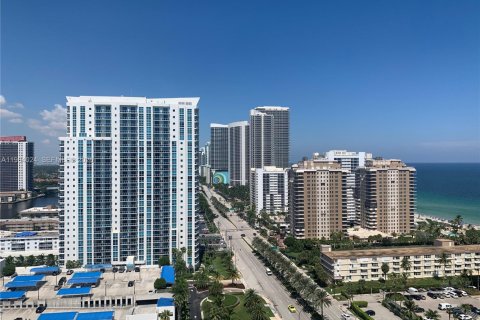 Condominio en venta en Hallandale Beach, Florida, 1 dormitorio, 80.82 m2 № 2048572 - foto 4