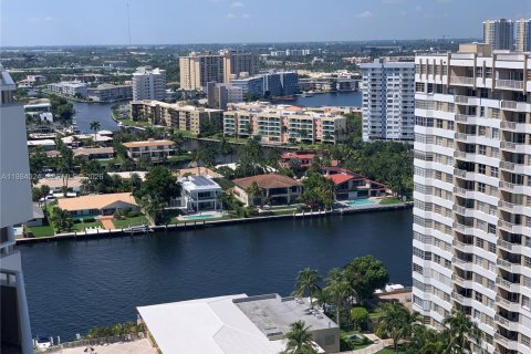 Condominio en venta en Hallandale Beach, Florida, 1 dormitorio, 80.82 m2 № 2048572 - foto 17