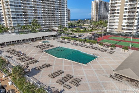 Condominio en venta en Hallandale Beach, Florida, 1 dormitorio, 80.82 m2 № 2048572 - foto 18