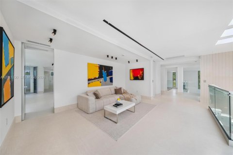 House in Weston, Florida 6 bedrooms, 839.37 sq.m. № 2316356 - photo 6