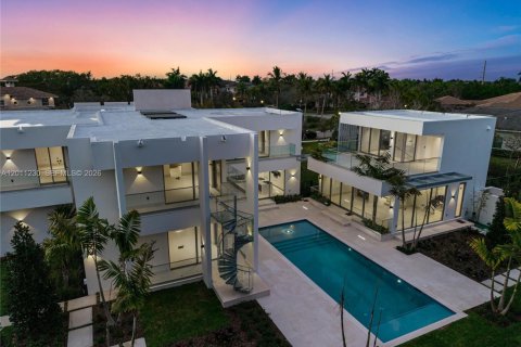House in Weston, Florida 6 bedrooms, 839.37 sq.m. № 2316356 - photo 13