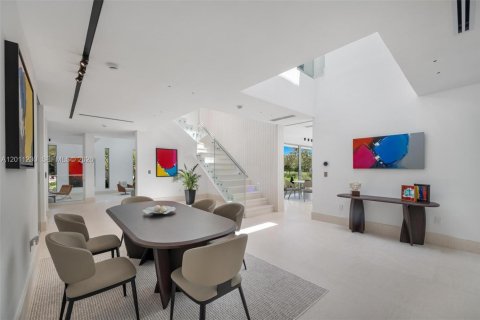 House in Weston, Florida 6 bedrooms, 839.37 sq.m. № 2316356 - photo 24