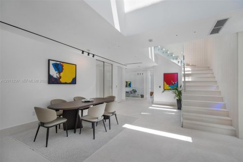 House in Weston, Florida 6 bedrooms, 839.37 sq.m. № 2316356 - photo 25