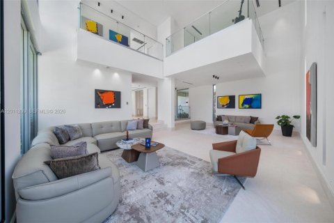 House in Weston, Florida 6 bedrooms, 839.37 sq.m. № 2316356 - photo 16