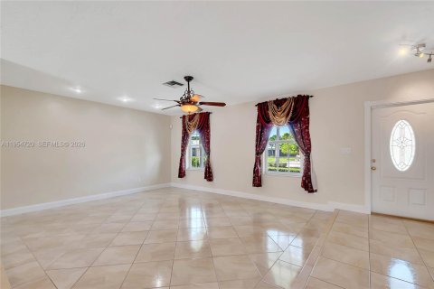 Casa en alquiler en Cutler Bay, Florida, 4 dormitorios, 173.26 m2 № 2009588 - foto 4