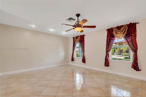 Casa en alquiler en Cutler Bay, Florida, 4 dormitorios, 173.26 m2 № 2009588 - foto 5