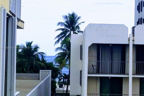 Copropriété à louer à Miami Beach, Floride: 2 chambres, 87.33 m2 № 2257182 - photo 13
