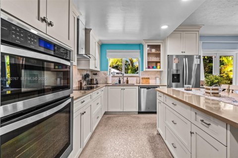 House in Dania Beach, Florida 3 bedrooms, 231.88 sq.m. № 2035452 - photo 14