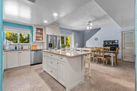 House in Dania Beach, Florida 3 bedrooms, 231.88 sq.m. № 2035452 - photo 13