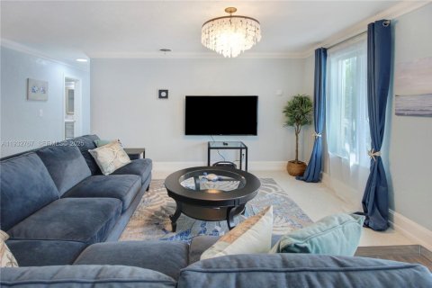 House in Dania Beach, Florida 3 bedrooms, 231.88 sq.m. № 2035452 - photo 5