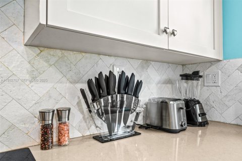 House in Dania Beach, Florida 3 bedrooms, 231.88 sq.m. № 2035452 - photo 23